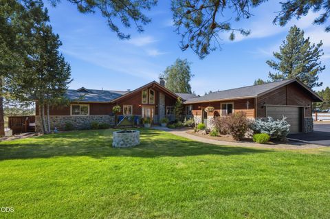 Tiny photo for 16760 Doe Place, La Pine, OR 97739 (MLS # 220225238)