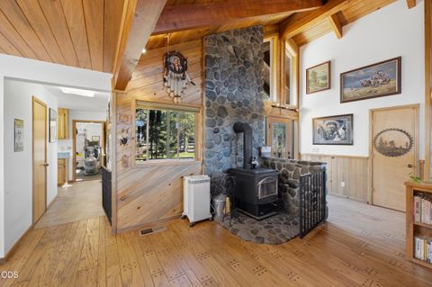 Tiny photo for 16760 Doe Place, La Pine, OR 97739 (MLS # 220225238)