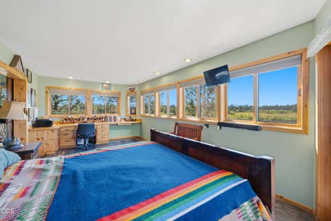 Tiny photo for 16760 Doe Place, La Pine, OR 97739 (MLS # 220225238)