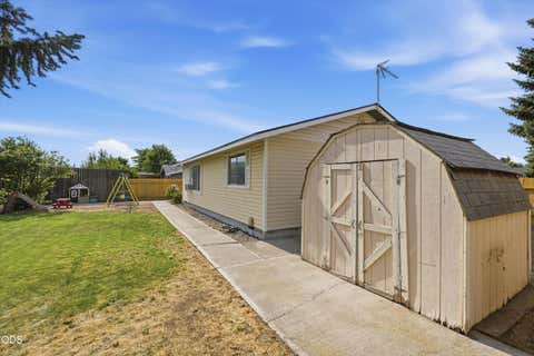 Tiny photo for 1242 SE 8th Street, Prineville, OR 97754 (MLS # 220225376)