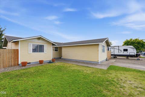 Tiny photo for 1242 SE 8th Street, Prineville, OR 97754 (MLS # 220225376)