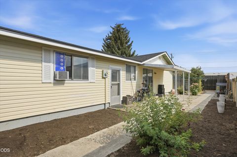 Tiny photo for 1242 SE 8th Street, Prineville, OR 97754 (MLS # 220225376)