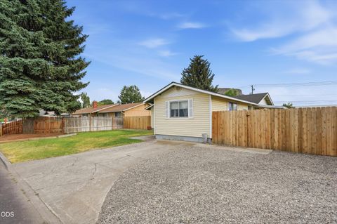 Tiny photo for 1242 SE 8th Street, Prineville, OR 97754 (MLS # 220225376)
