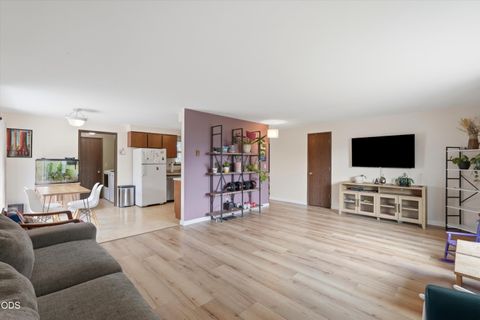 Tiny photo for 1242 SE 8th Street, Prineville, OR 97754 (MLS # 220225376)