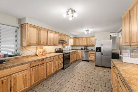 Tiny photo for 14355 Fern Dell Loop, La Pine, OR 97739 (MLS # 220220167)