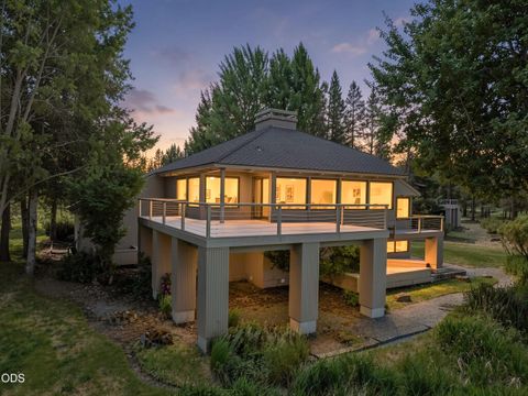 Tiny photo for 56947 Vista Lane #9, Sunriver, OR 97707 (MLS # 220223022)