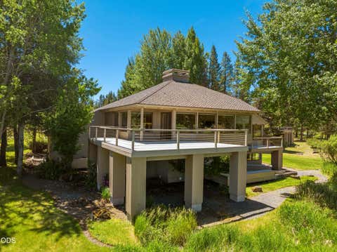 Tiny photo for 56947 Vista Lane #9, Sunriver, OR 97707 (MLS # 220223022)