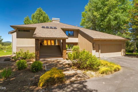 Tiny photo for 56947 Vista Lane #9, Sunriver, OR 97707 (MLS # 220223022)