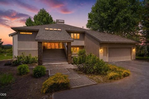 Tiny photo for 56947 Vista Lane #9, Sunriver, OR 97707 (MLS # 220223022)
