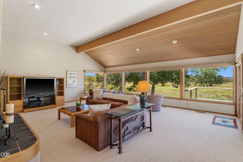 Tiny photo for 56947 Vista Lane #9, Sunriver, OR 97707 (MLS # 220223022)