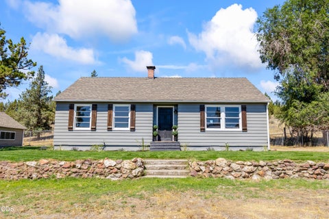 Photo of 2251 NE Laughlin Road, Prineville, OR 97754 (MLS # 220227021)