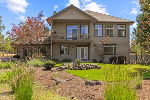 Photo of 10126 Cinnamon Teal Drive, Klamath Falls, OR 97601 (MLS # 220224208)