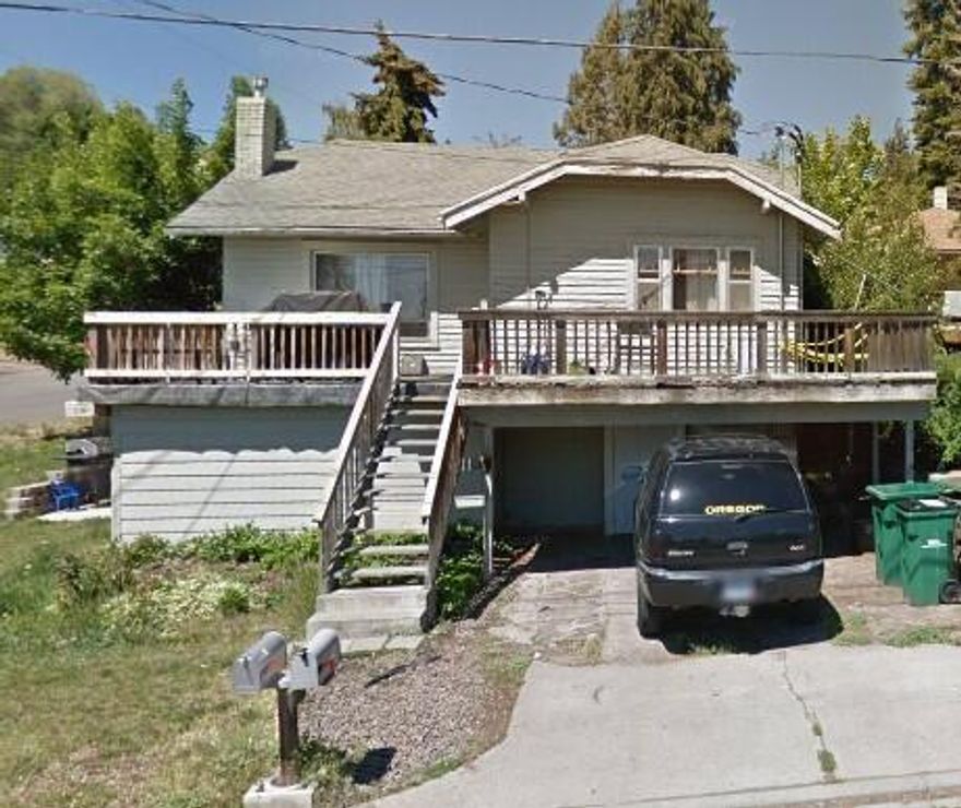 Don't miss this amazing opportunity to own a duplex just minutes from campus, the hospital, shopping, and the lake! Perfectly located in town, this property offers convenient access to everything you need.

✨ Upstairs Unit:

2 Bedrooms | 1 Bathroom
✨ Downstairs Unit:

2 Bedrooms | 1 Bathroom
Both units share a laundry room and have a great rental history!

Plus, there's an extra finished room/space with a separate entrance not included in the square footage—adding an estimated 144 sq ft of potential!

🏠 Schedule Your Showing Today! Contact the listing agent to see this fantastic property in person.

Act fast! This one won't last long! 📞