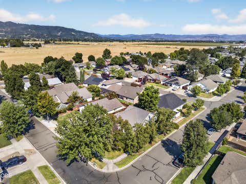 Tiny photo for 2065 Cheshire Way, Medford, OR 97501 (MLS # 220227061)