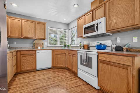 Tiny photo for 2065 Cheshire Way, Medford, OR 97501 (MLS # 220227061)