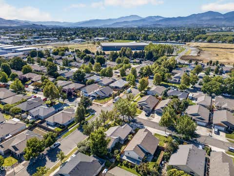 Tiny photo for 2065 Cheshire Way, Medford, OR 97501 (MLS # 220227061)