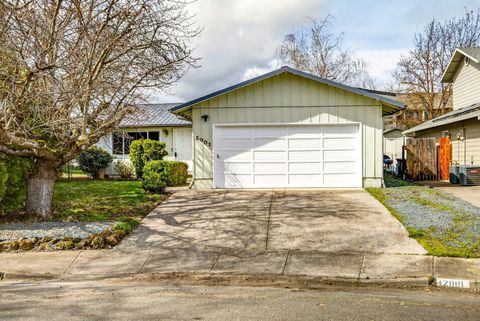 Photo of 2001 Jubilant Avenue, Medford, OR 97504 (MLS # 220217266)
