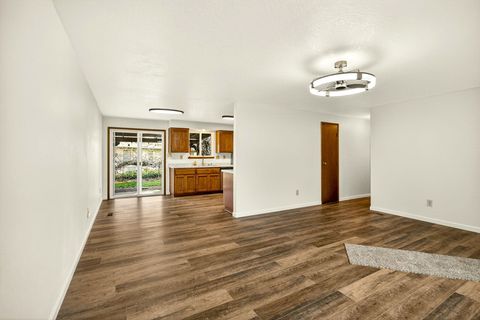 Tiny photo for 2001 Jubilant Avenue, Medford, OR 97504 (MLS # 220217266)