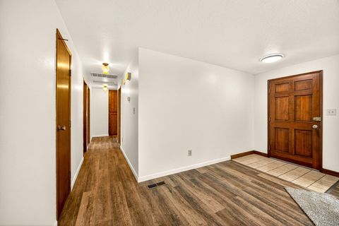 Tiny photo for 2001 Jubilant Avenue, Medford, OR 97504 (MLS # 220217266)