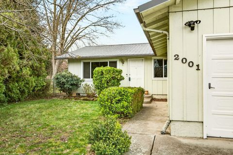 Tiny photo for 2001 Jubilant Avenue, Medford, OR 97504 (MLS # 220217266)