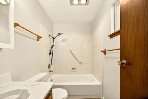 Tiny photo for 2001 Jubilant Avenue, Medford, OR 97504 (MLS # 220217266)