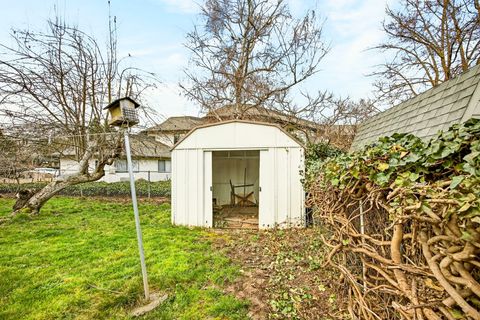 Tiny photo for 2001 Jubilant Avenue, Medford, OR 97504 (MLS # 220217266)