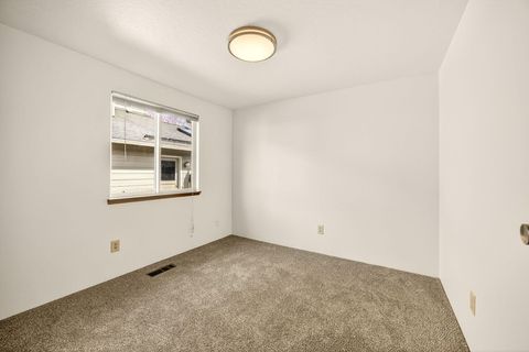 Tiny photo for 2001 Jubilant Avenue, Medford, OR 97504 (MLS # 220217266)
