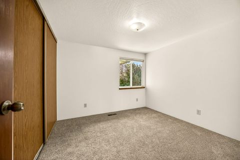 Tiny photo for 2001 Jubilant Avenue, Medford, OR 97504 (MLS # 220217266)