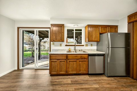 Tiny photo for 2001 Jubilant Avenue, Medford, OR 97504 (MLS # 220217266)