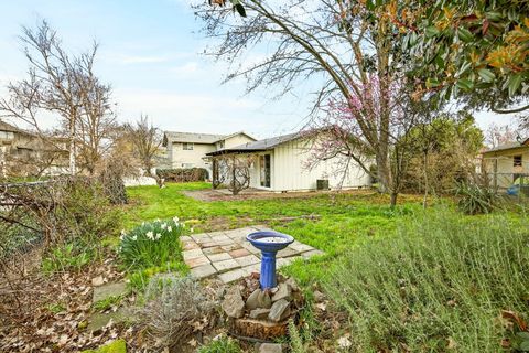 Tiny photo for 2001 Jubilant Avenue, Medford, OR 97504 (MLS # 220217266)