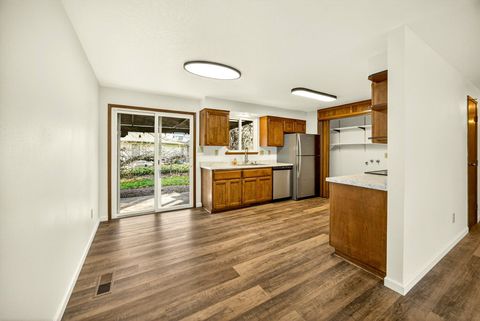 Tiny photo for 2001 Jubilant Avenue, Medford, OR 97504 (MLS # 220217266)