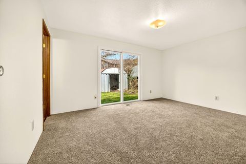 Tiny photo for 2001 Jubilant Avenue, Medford, OR 97504 (MLS # 220217266)