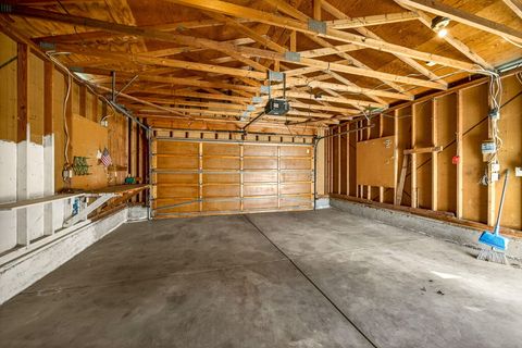 Tiny photo for 2001 Jubilant Avenue, Medford, OR 97504 (MLS # 220217266)