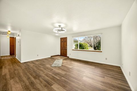 Tiny photo for 2001 Jubilant Avenue, Medford, OR 97504 (MLS # 220217266)