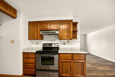 Tiny photo for 2001 Jubilant Avenue, Medford, OR 97504 (MLS # 220217266)