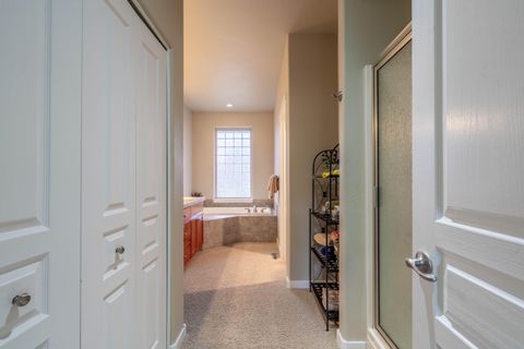 Tiny photo for 11110 Village Loop, Redmond, OR 97756 (MLS # 220217683)