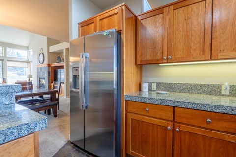 Tiny photo for 11110 Village Loop, Redmond, OR 97756 (MLS # 220217683)