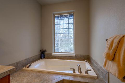 Tiny photo for 11110 Village Loop, Redmond, OR 97756 (MLS # 220217683)