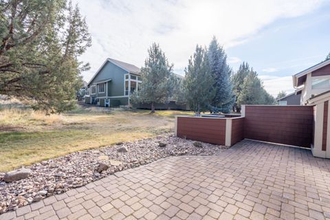 Tiny photo for 11110 Village Loop, Redmond, OR 97756 (MLS # 220217683)