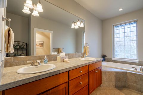 Tiny photo for 11110 Village Loop, Redmond, OR 97756 (MLS # 220217683)