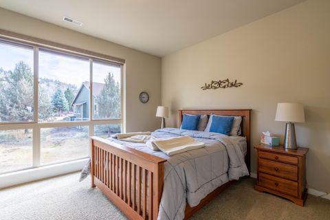 Tiny photo for 11110 Village Loop, Redmond, OR 97756 (MLS # 220217683)