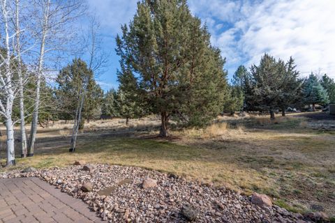 Tiny photo for 11110 Village Loop, Redmond, OR 97756 (MLS # 220217683)