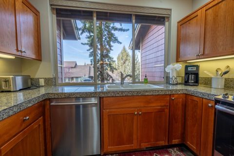 Tiny photo for 11110 Village Loop, Redmond, OR 97756 (MLS # 220217683)