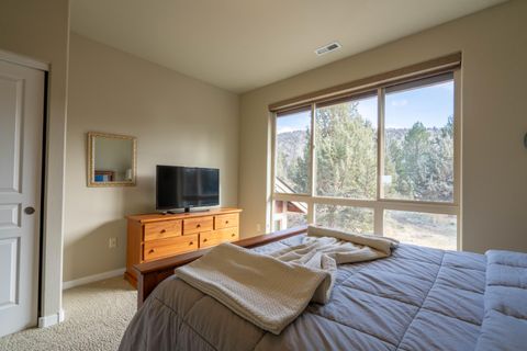 Tiny photo for 11110 Village Loop, Redmond, OR 97756 (MLS # 220217683)