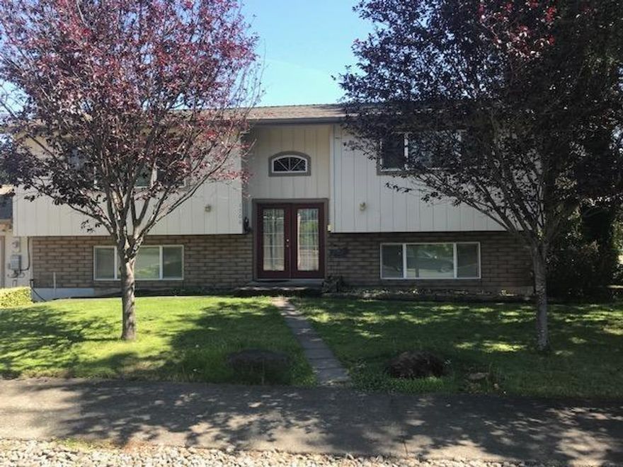 large 4 bed, 2 bath home on corner lot in East Medford. Perfect for the first-time home buyer or possible investment opportunity!