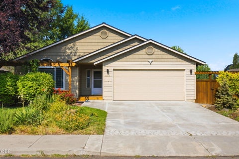 Photo of 62815 Snowcap Court, Bend, OR 97701 (MLS # 220225862)