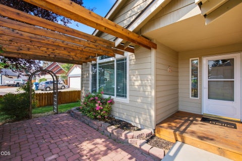 Tiny photo for 62815 Snowcap Court, Bend, OR 97701 (MLS # 220225862)