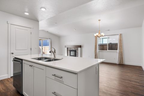 Tiny photo for 3537 NW 10th Place, Redmond, OR 97756 (MLS # 220215681)