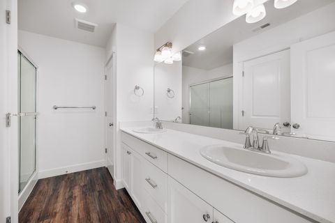 Tiny photo for 3537 NW 10th Place, Redmond, OR 97756 (MLS # 220215681)