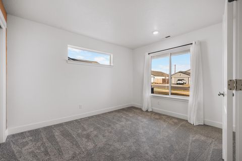 Tiny photo for 3537 NW 10th Place, Redmond, OR 97756 (MLS # 220215681)